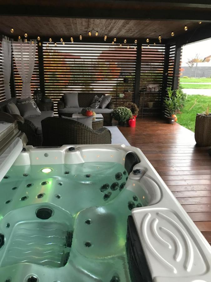 Orchardhouse Farmhouse, Wellness Chrast  Esterno foto